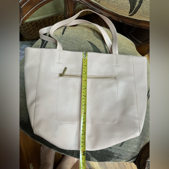 Soft pink shoulder purse with goldtone accents - Picture 5 of 11